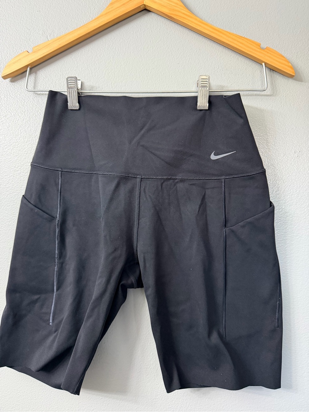 Nike Universa Medium Support High Rise 8” Bike Shorts Women's medium